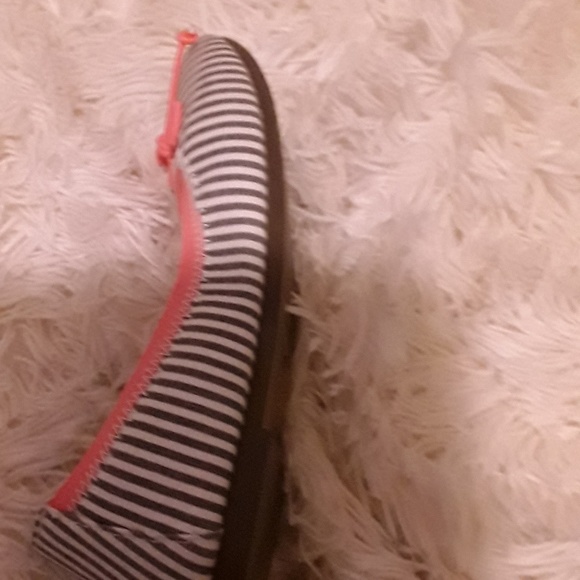 Shoes - Picture 4 of 4